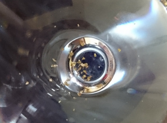 Blattgold im Sekt
