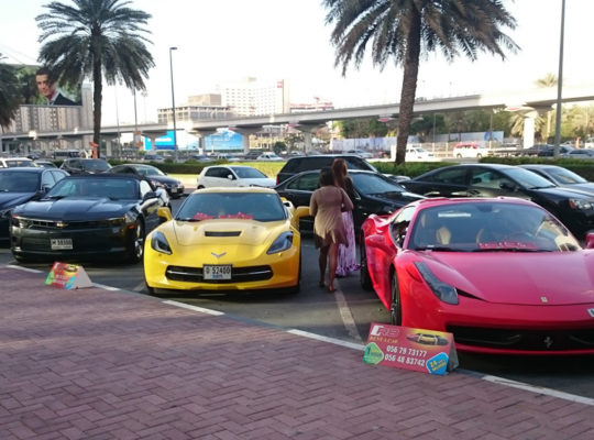 Dubai Sheikh Zayed Rd Mietwagen